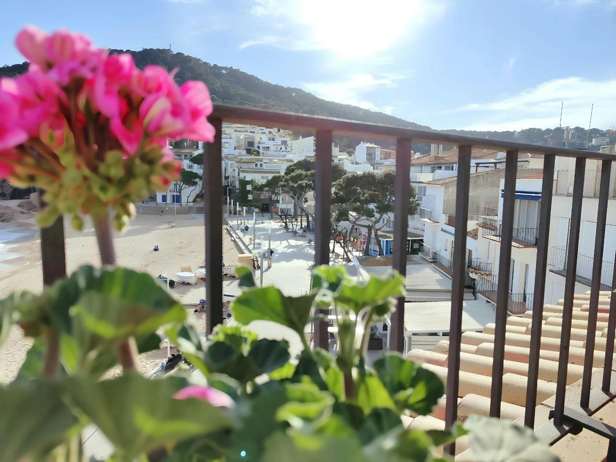 Tamariu Platja - Penthouse On Passeig Del Mar. Apartment Екстериор снимка